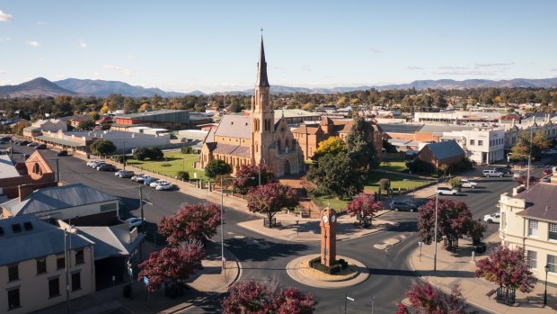 The township of Mudgee, where there are two sides: the side that attracts the tourists, and the old, classic Mudgee.
