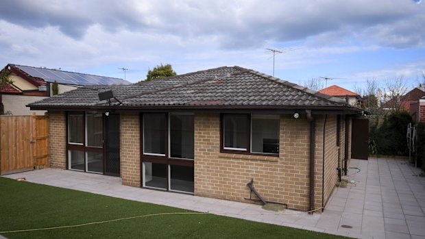 The unit in Melbourne's south-eastern suburbs where millionaire barrister Francine McNiff lived before her 2015 death. 