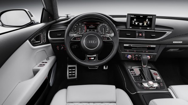 Cool, calm and efficient: the S7 interior.
