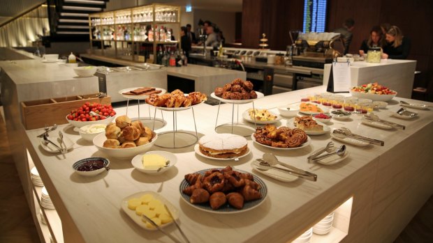 The new Qantas lounge at Heathrow ends one of the peak first world problems experienced by the airline's top-tier customers who are forced to use the rundown British Airways lounge in Terminal 3.
