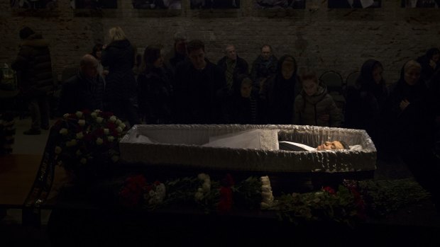 Mourners pay their last respects at the coffin of Boris Nemtsov.