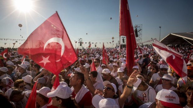 Thousands of supporters listen to CHP leader Kemal Kilicdaroglu in Istanbul.