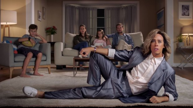 The ad shows Shane strutting around living rooms as the quintessential 80s star.