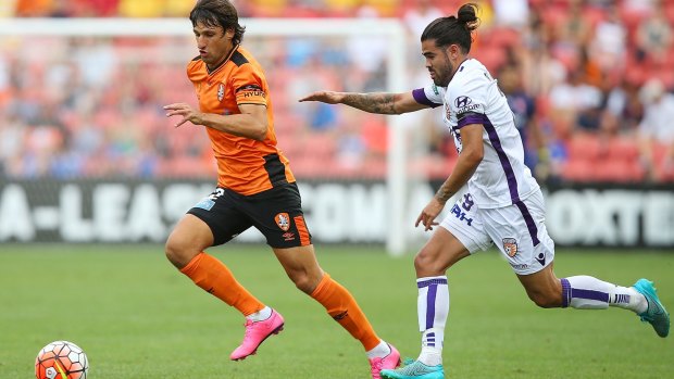 Thomas Broich of the Roar and Aryn Williams of the Glory compete for the ball.