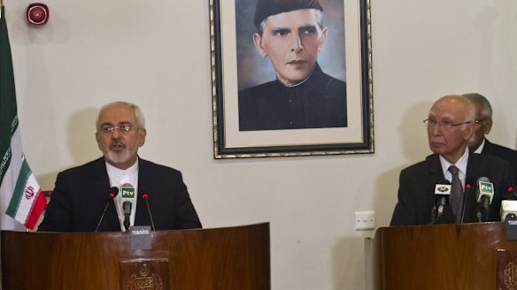 Iranian Foreign Minister Mohammad Javad Zarif, left, with the Pakistani Prime Minister's Adviser on Foreign Affairs Sartaj Aziz in Islamabad on Wednesday.