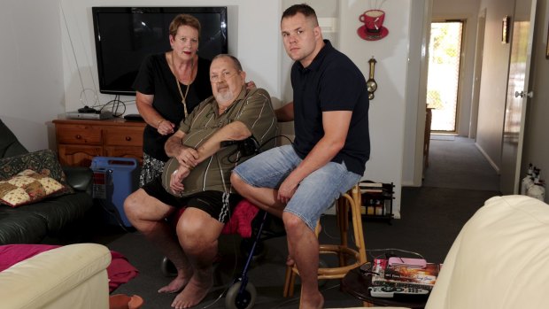 Canberra boxer Ben Edwards with his parents, June and Ray, at their
Charnwood home.