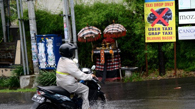 Renegade ride-sharing service Uber is not only defying a ban on its cars in Bali but has upped the ante by offering helicopter rides on the resort island.