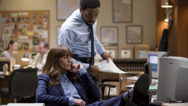 Chiwetel Ejiofor and Julia Roberts work together as detectives in <i>The Secret in Their Eyes</i>.