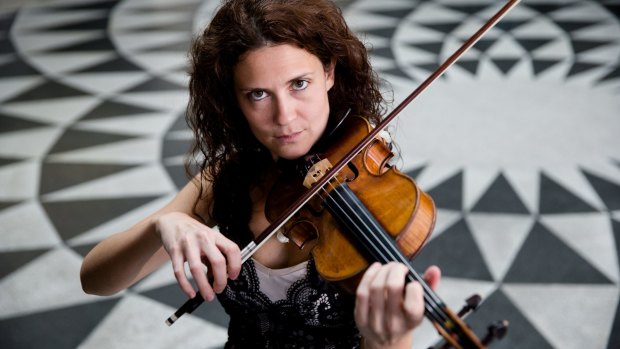 Lorenza Borrani, violin playing superstar.