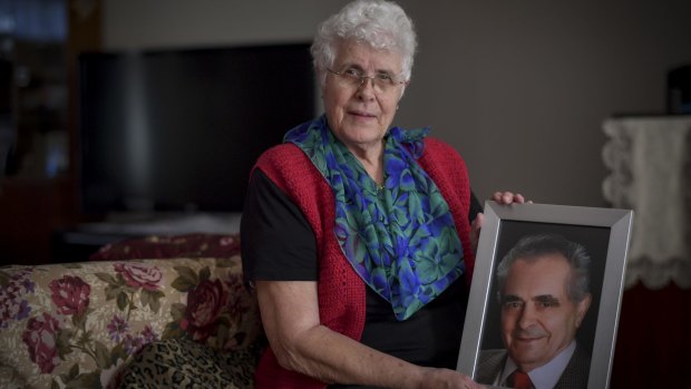 Edda Comelli with a picture of her late husband Bruno, who died with mesothelioma.