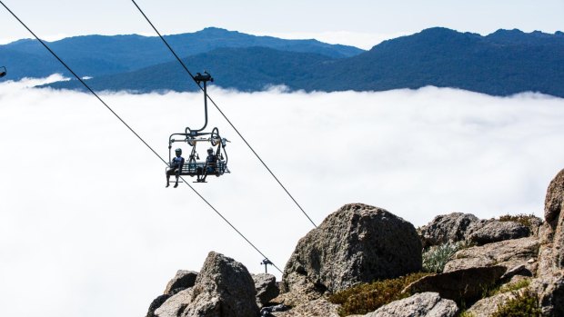 Taking mountain bikes in a chairlift at Thredbo.