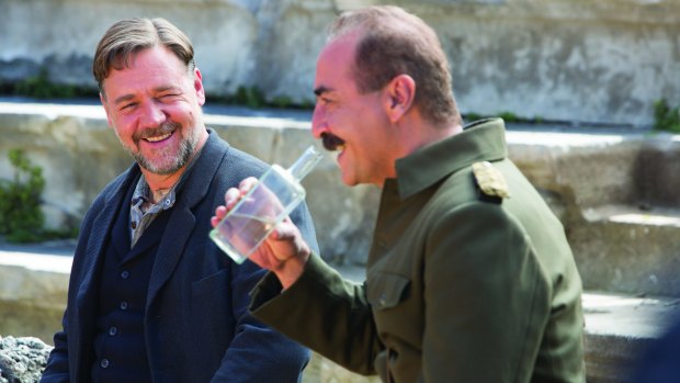 Joshua Connor (Russell Crowe) and Major Hasan (Yilmaz Erdogan) in a scene from <i>The Water Diviner</i>.