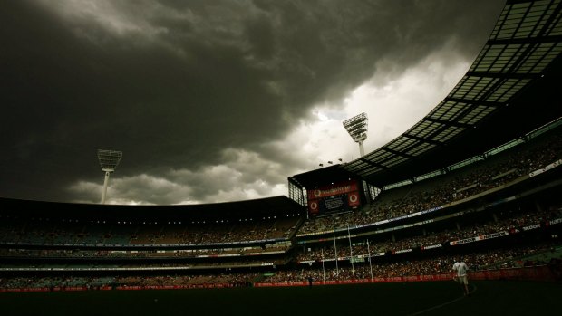 Overcast skies and showers are predicted for the clash between Sydney and the Western Bulldogs.
