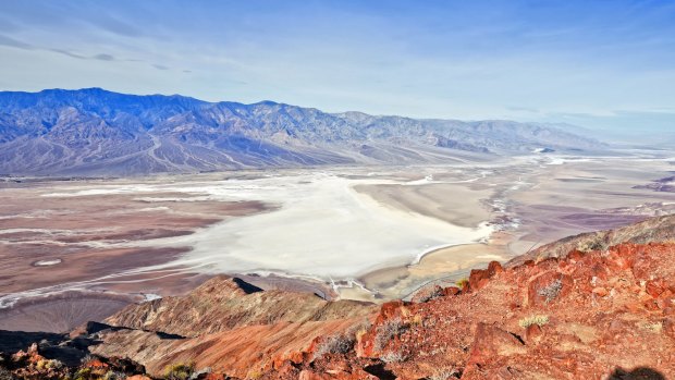 Dante's View delivers dramatic panoramic views of the salt shoreline of Death Valley National Park. 