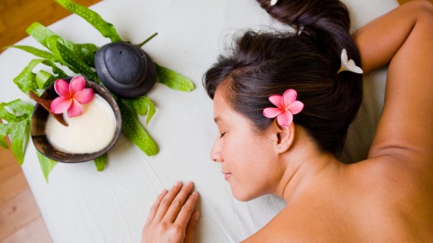 Lomi lomi massage: Herbs are gathered for remedies.