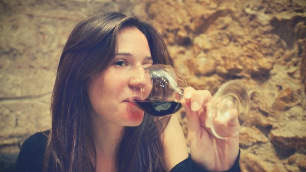 New study: Individuals can seem more attractive after downing a small drink.