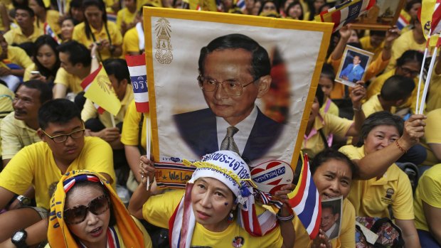 Well-wishers look towards the building where Thailand's King Bhumibol Adulyadej is residing. 