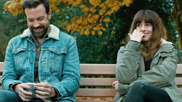 Jason Sudeikis and Anne Hathaway in Colossal.