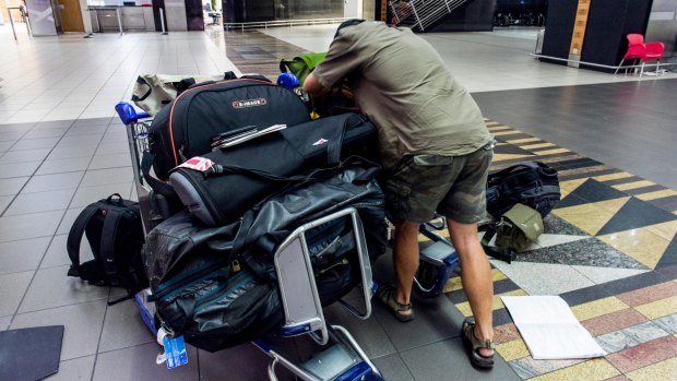 Should airport trolleys be free?