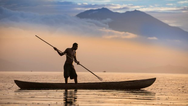 A fisherman at Papua New Guinea, New Britain island, West New Britain province, Cap Gloucester district, Kimbe area, Akonga village.