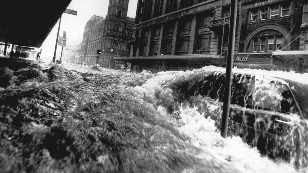 Flash flooding on Elizabeth Street in February 1972.