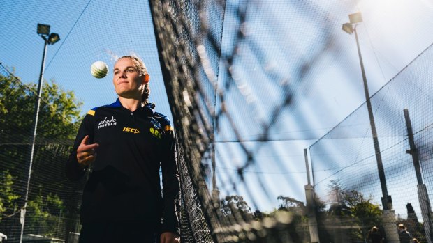 ACT Meteors player Erin Osborne says players are campaigning to have the women's one-day competition extended to 12 games.