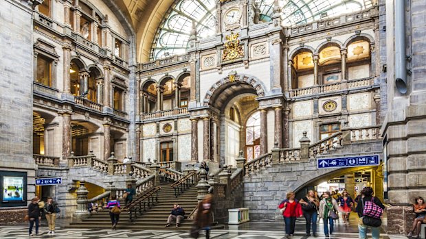 The grand waiting and entrance hall of the Antwerpen Centraal railway station designed by Louis Delacenserie. 