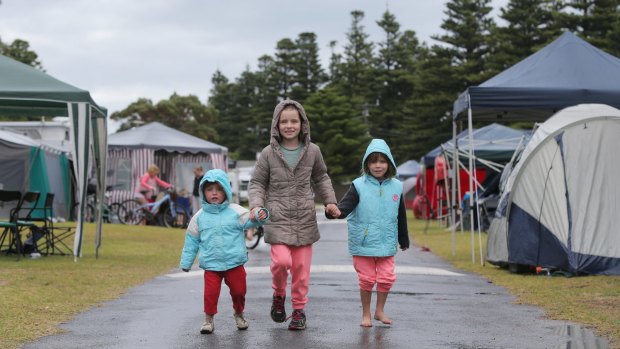 Holidaymakers, get set for a soggy Easter long weekend.