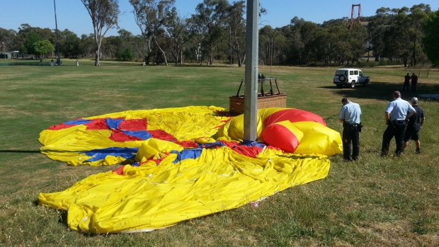 A hot air balloon which became tangled with a light pole in Aranda while landing.