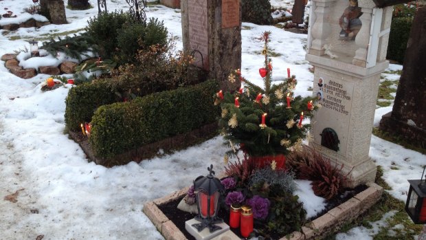 Peaceful: The Berchtesgaden cemetery also has the Christmas spirit.