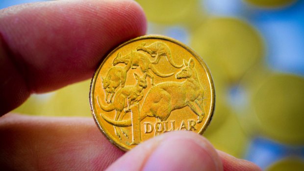 A Bloomberg survey of forecasters showsthe Australian dollar falling to US72¢ by the middle of 2016.