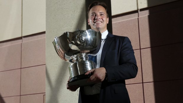 Former Socceroos goalkeeper Mark Bosnich, in Canberra on Tuesday as part of the Asian Cup trophy tour, says the Western Sydney Wanderers should play in Morocco despite a pay dispute.
