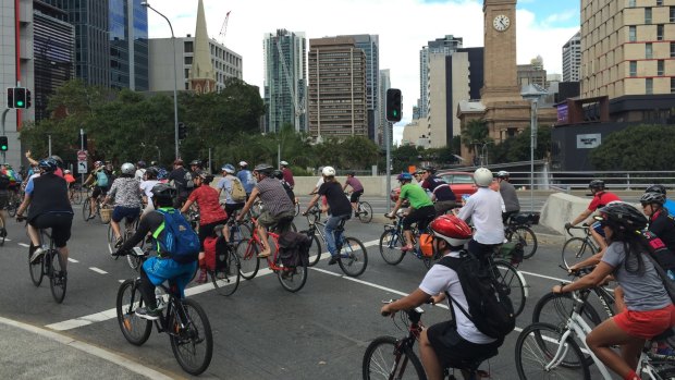 Greens propose new bike lanes for CBD, new CityGlider for Kingsford Smith Drive.