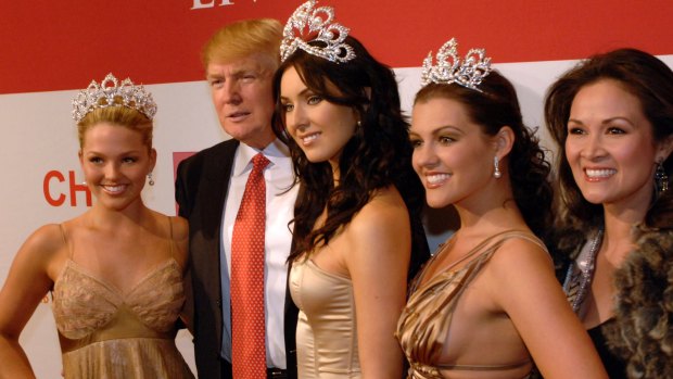 Donald Trump posing with women from several of the pageants he owned in 2006. 