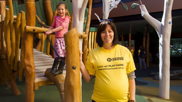 Wendy Dawes, who was expecting her third child, at the launch of the Pregnant Pause awareness campaign in 2014 with her daughter Beatrice. 