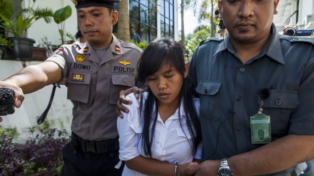 Officers take Mary Jane Veloso to her first judicial review trial in March.