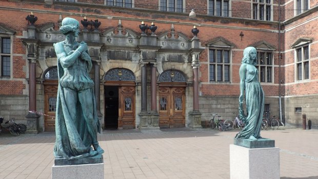 Statues of Hamlet and Ophelia.