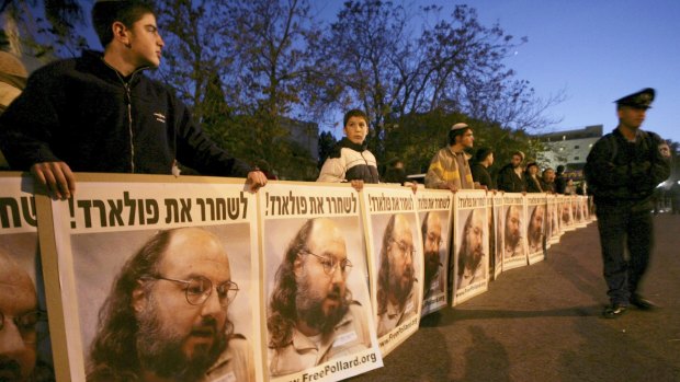 Israeli protesters in 2005 calling for the release of Jonathan Pollard. 