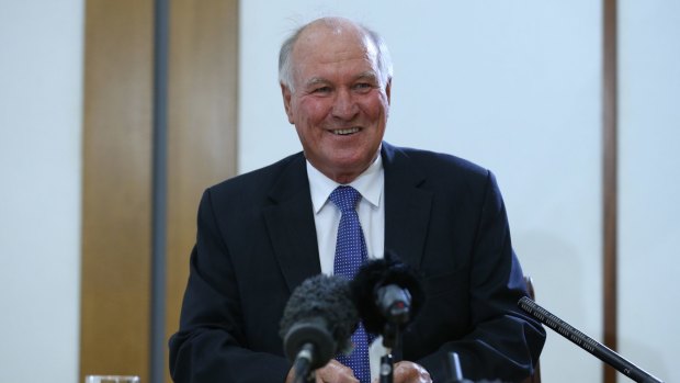 Tony Windsor announces he will contest the seat of New England.