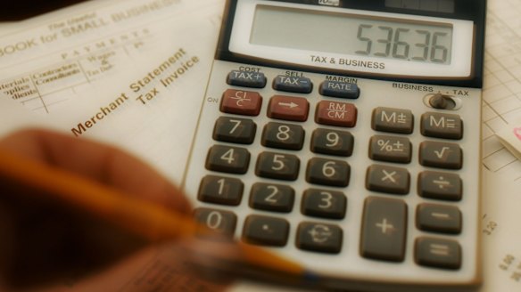 Uber drivers maybe forced to register for GST despite not earning more than the $75,000 turnover threshold.