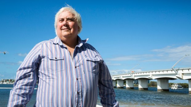 Clive Palmer has blasted the state government over its refusal to act as a loan guarantor. 