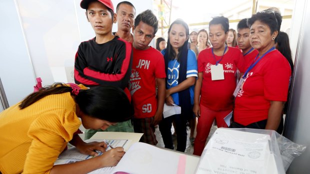 Filipinos queue to vote in Davao on Monday. 