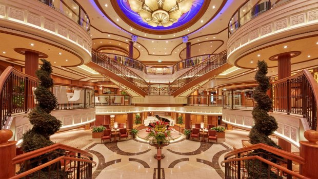 The grand lobby on the Queen Elizabeth.