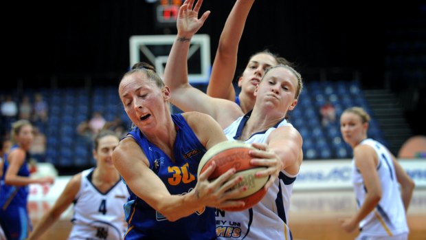 Capitals Michelle Cosier fights for a rebound.