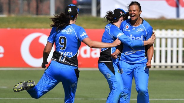 Adelaide Strikers celebrate the exciting victory over Melbourne Renegades.