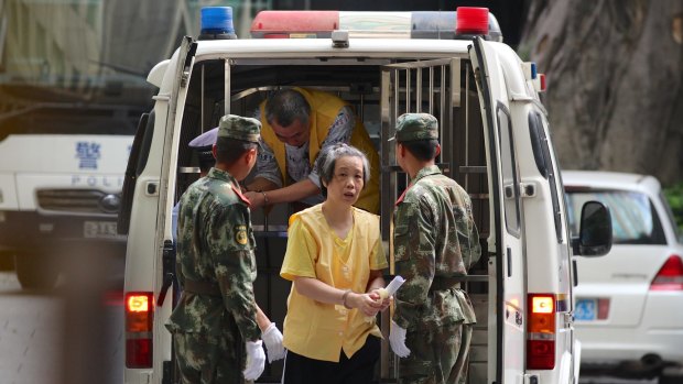 Charlotte Chou being released from Guangzhou No. 1 Detention Centre in December 2014.