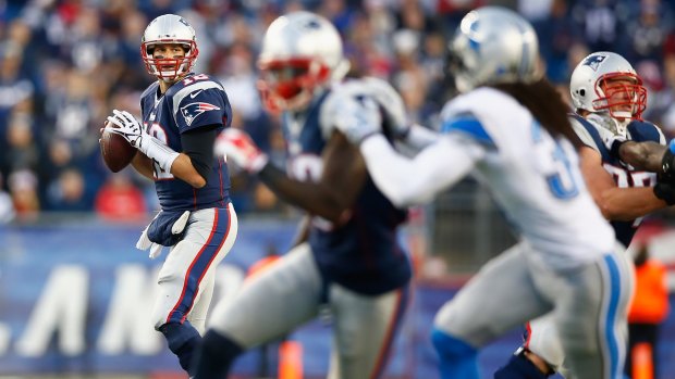 Tom Brady looks for options as the New England Patriots take on the Detroit Lions.