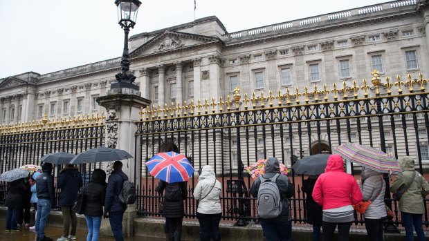 Staff are reportedly gathering at Buckingham Palace.