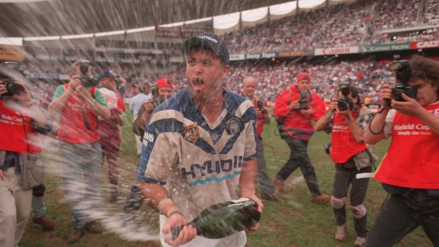 Dean Pay celebrates the Bulldogs' 1995 premiership triumph.
