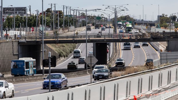 The English Street bridge over the Tullamarine freeway near Essendon Fields is already closed to be pulled down. 